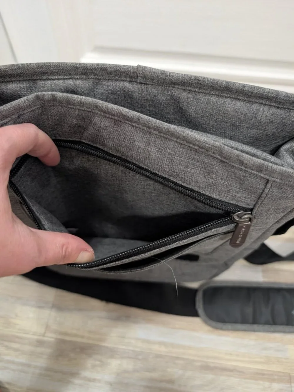 CaseCrown Campus North vertical messenger bag Grey